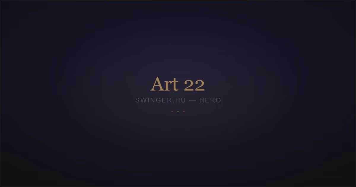 Medence meleg alkonyati fényben, pálmafák sziluettje — a swinger nyaralás hangulata