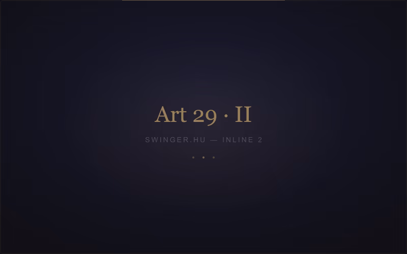 Két pár koccint poharakkal meleg fényben